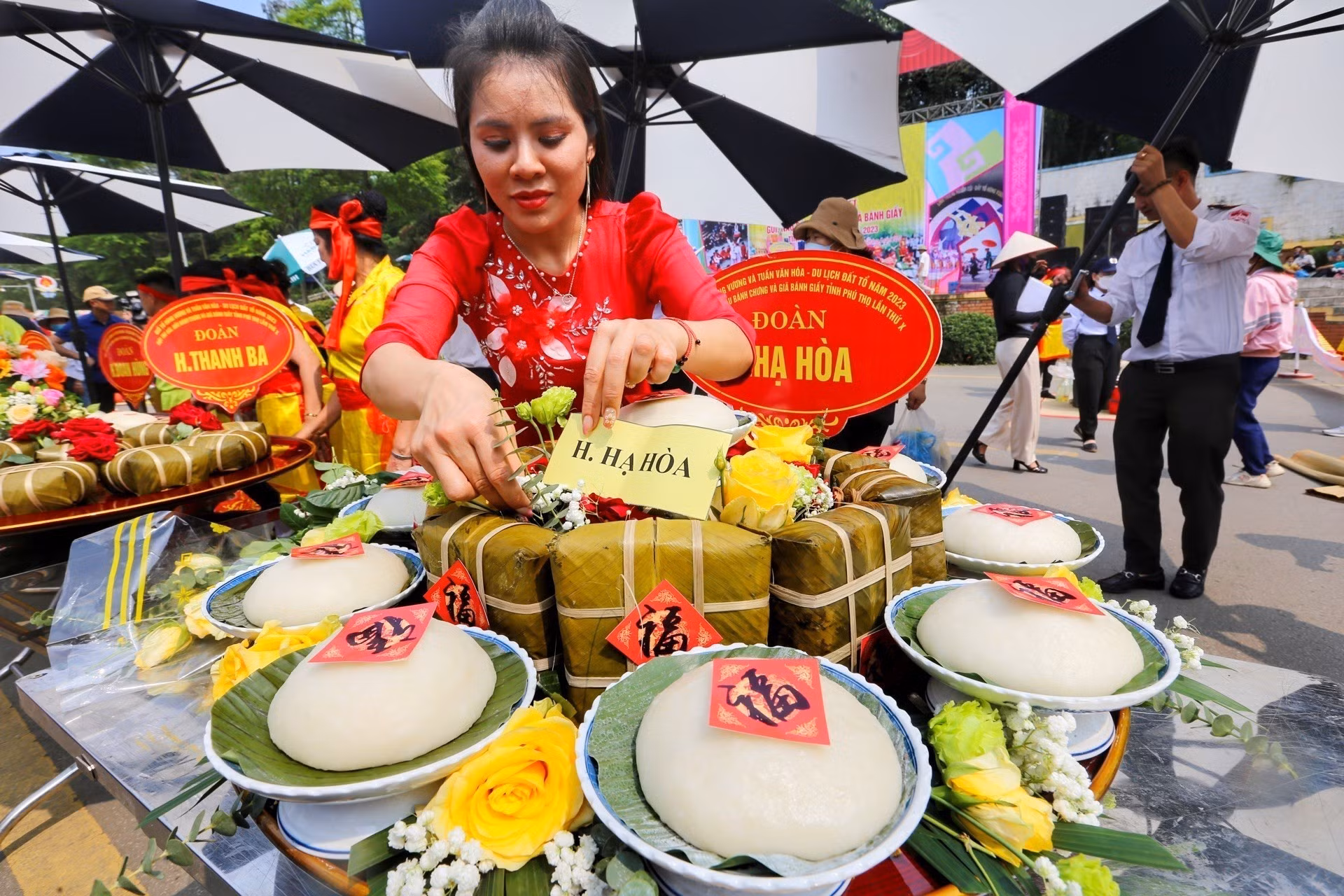 Giỗ Tổ Hùng Vương 2023: Hấp dẫn hội thi làm bánh chưng, bánh giầy ảnh 9