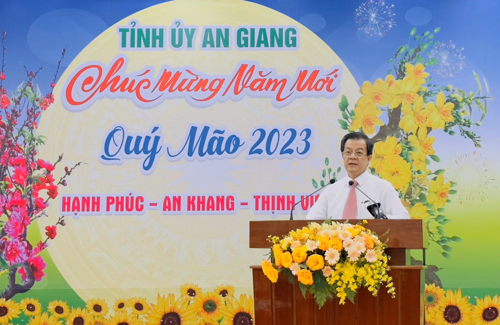 An Giang họp mặt nhân sĩ, trí thức, dân tộc, tôn giáo, người có uy tín tiêu biểu ảnh 2