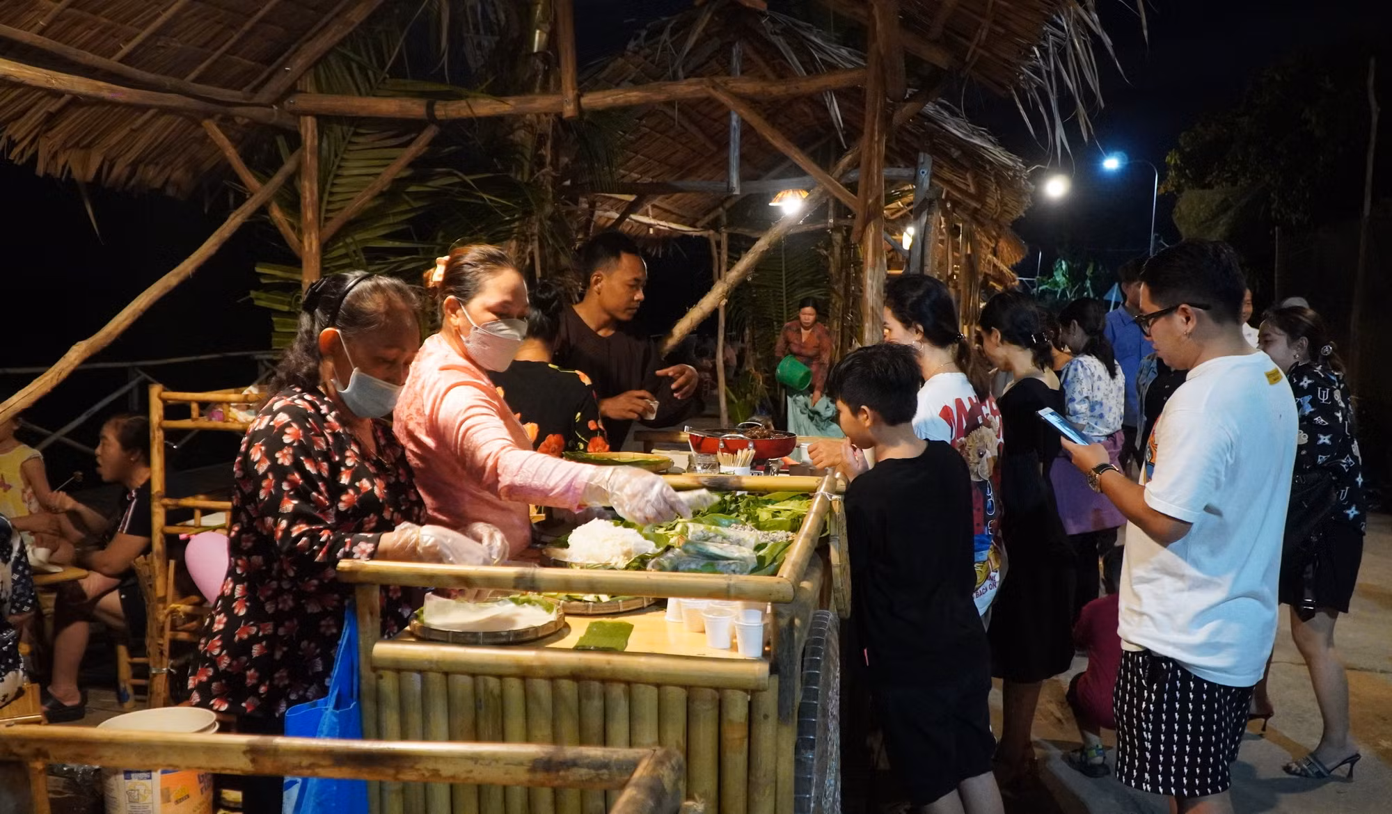 Độc đáo những phiên chợ quê ở vùng sông nước Cửu Long