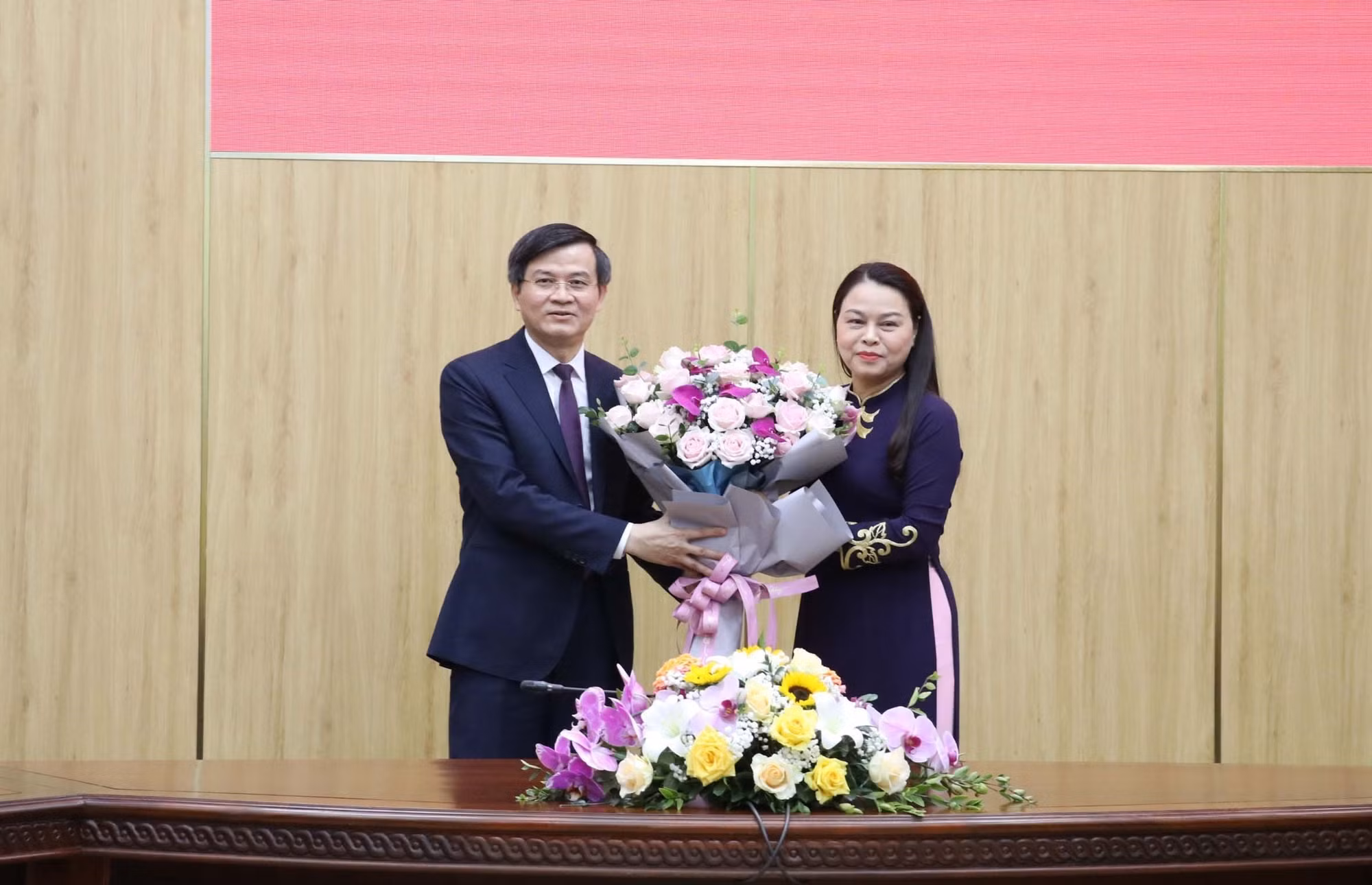 Tổng Biên tập Tạp chí Cộng sản Đoàn Minh Huấn giữ chức Bí thư Tỉnh ủy Ninh Bình ảnh 4