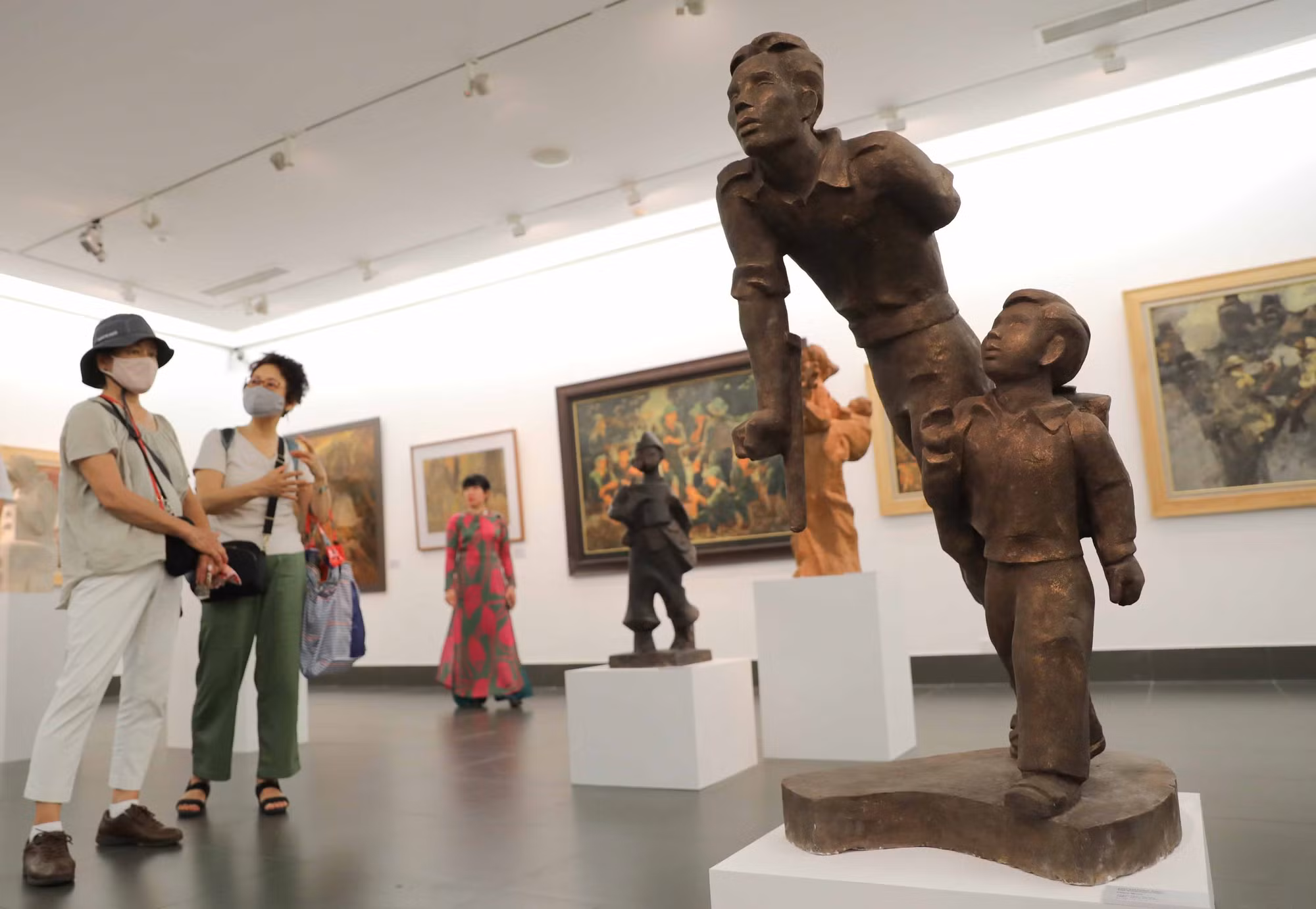 75 năm Ngày Thương binh - Liệt sỹ: Khai mạc triển lãm "Còn mãi với thời gian" ảnh 4