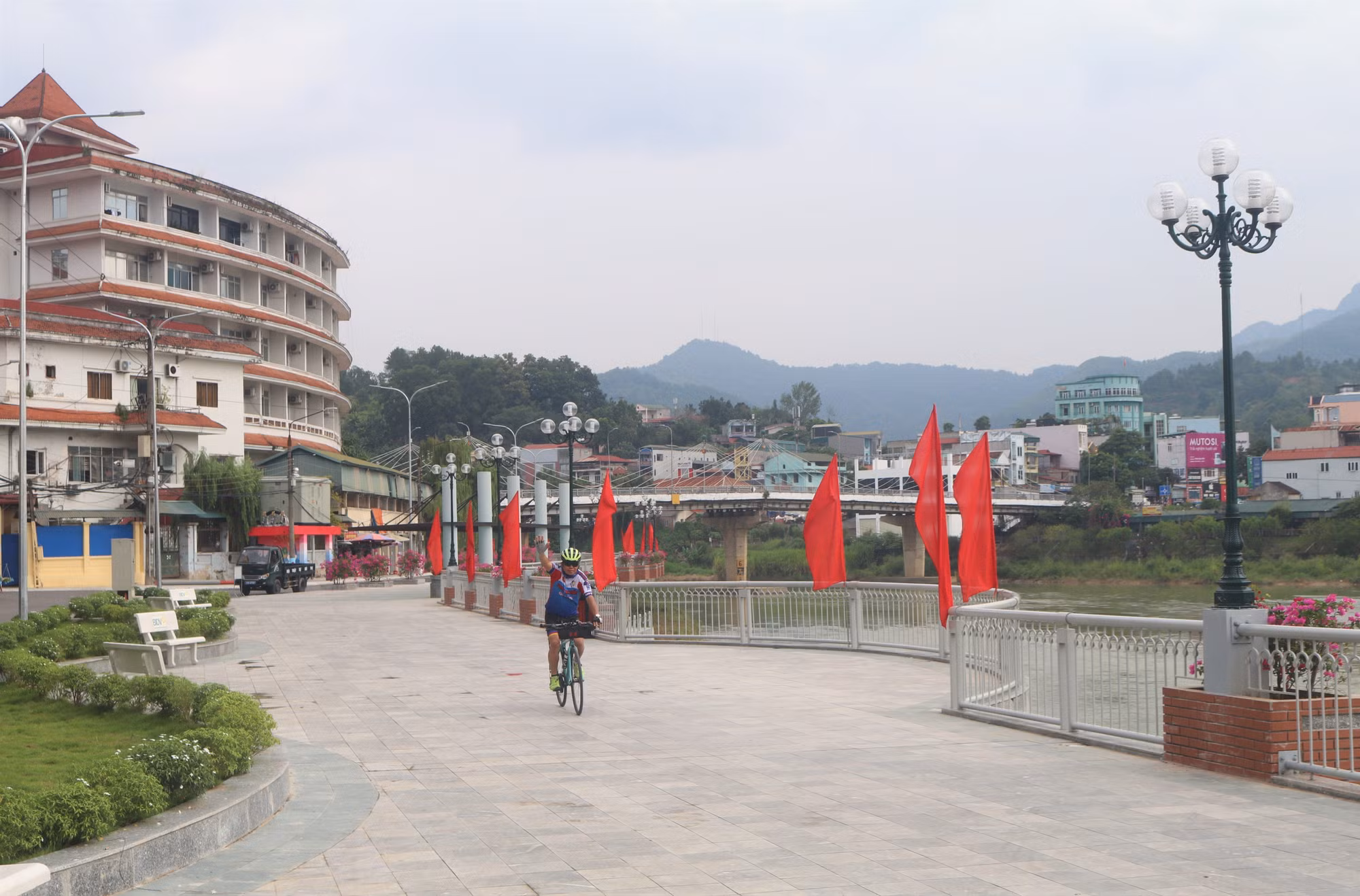 Thành phố Cao Bằng vươn mình sau 10 năm thành lập ảnh 2