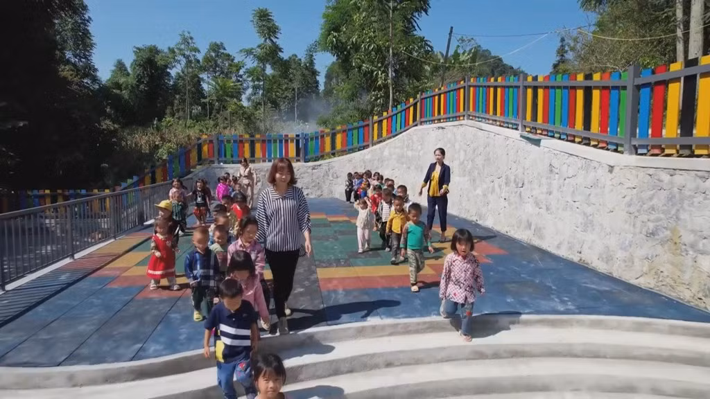 Điểm trường mầm non thôn Ngải Phóng Chồ - Ngôi trường bằng nhựa tái chế đầu tiên tại Việt Nam ảnh 3