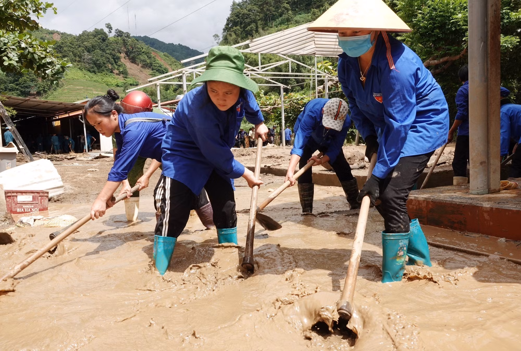 Thầy trò vùng lũ nỗ lực vượt khó, sẵn sàng cho năm học 2023-2024 ảnh 2