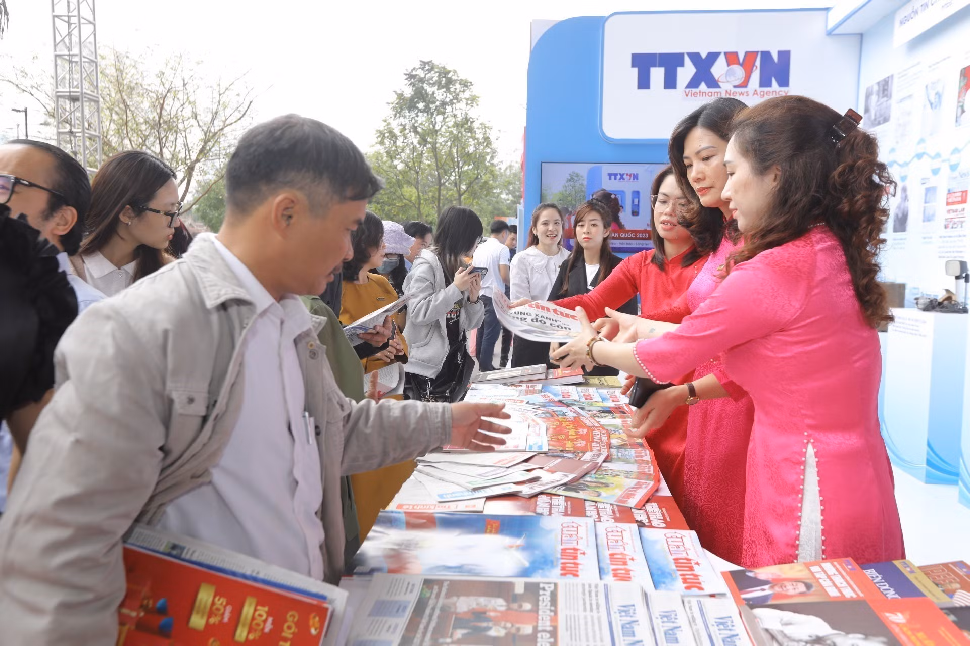 Trưởng ban Tuyên giáo Trung ương Nguyễn Trọng Nghĩa: Xây dựng nền báo chí cách mạng chuyên nghiệp, văn hóa và hiện đại ảnh 7