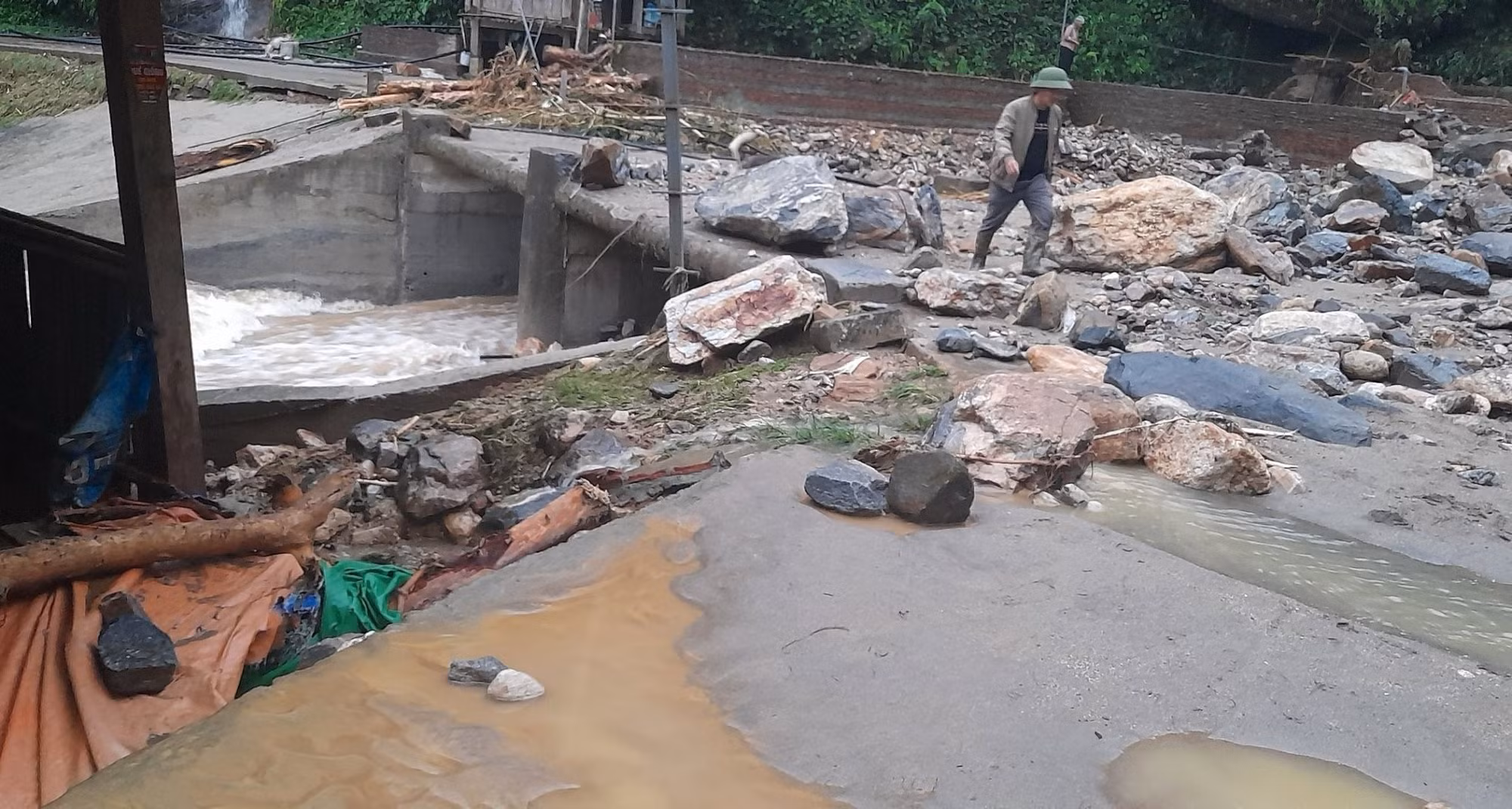 Lũ ống bất ngờ làm 7 người chết và mất tích tại Sa Pa, Bát Xát ảnh 2