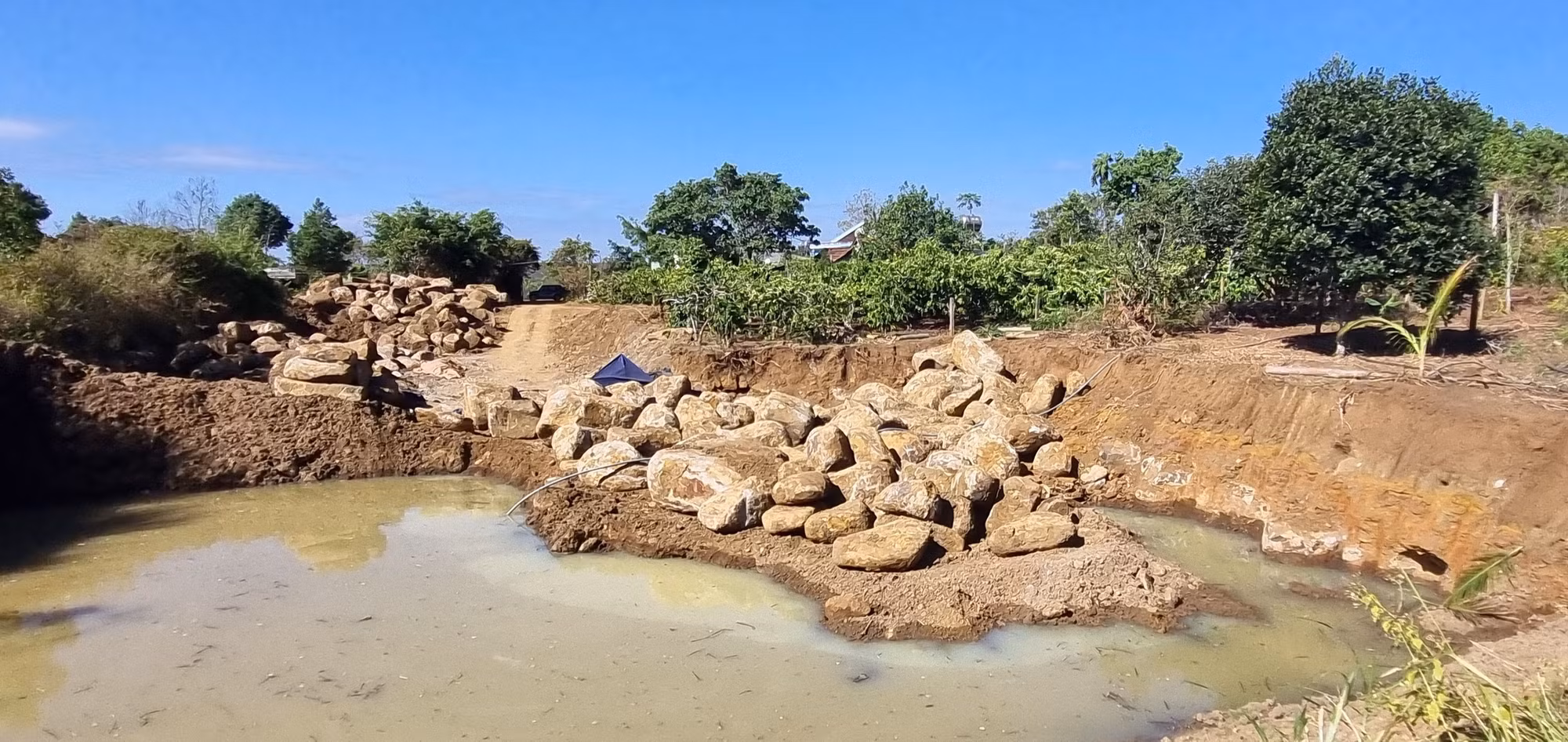 Gia Lai: Thiếu cán bộ, “đá tặc” lộng hành ảnh 3