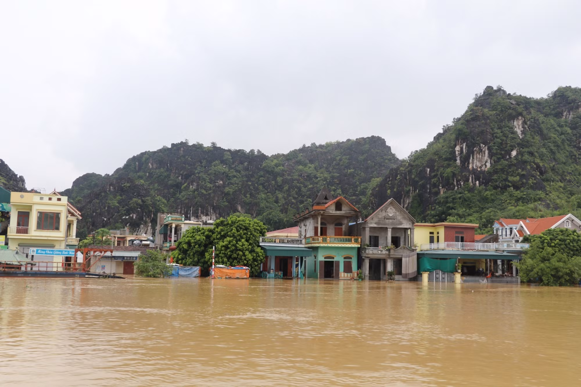 Ninh Bình: Nhiều diện tích hoa màu, thủy sản bị ảnh hưởng do mưa lũ ảnh 1