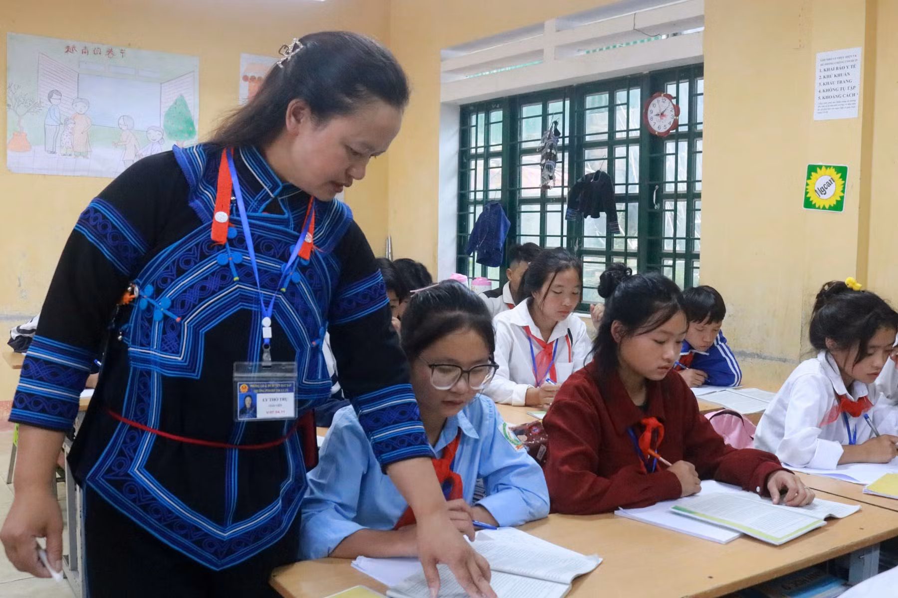 Ngày Nhà giáo Việt Nam 20/11: Những thầy, cô ngược núi, bám bản