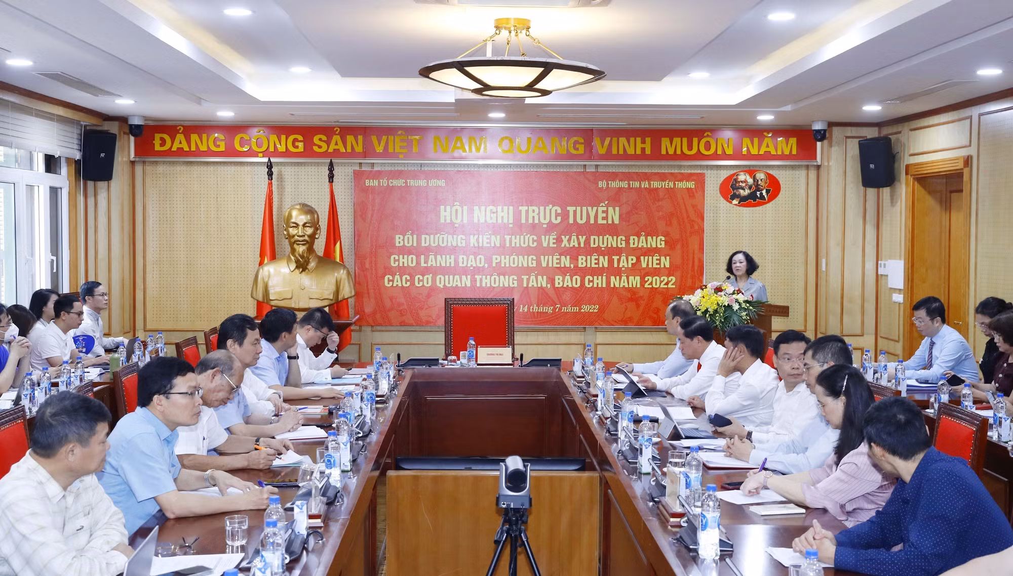 Bồi dưỡng kiến thức về xây dựng Đảng cho lãnh đạo, phóng viên, biên tập viên các cơ quan thông tấn, báo chí ảnh 2