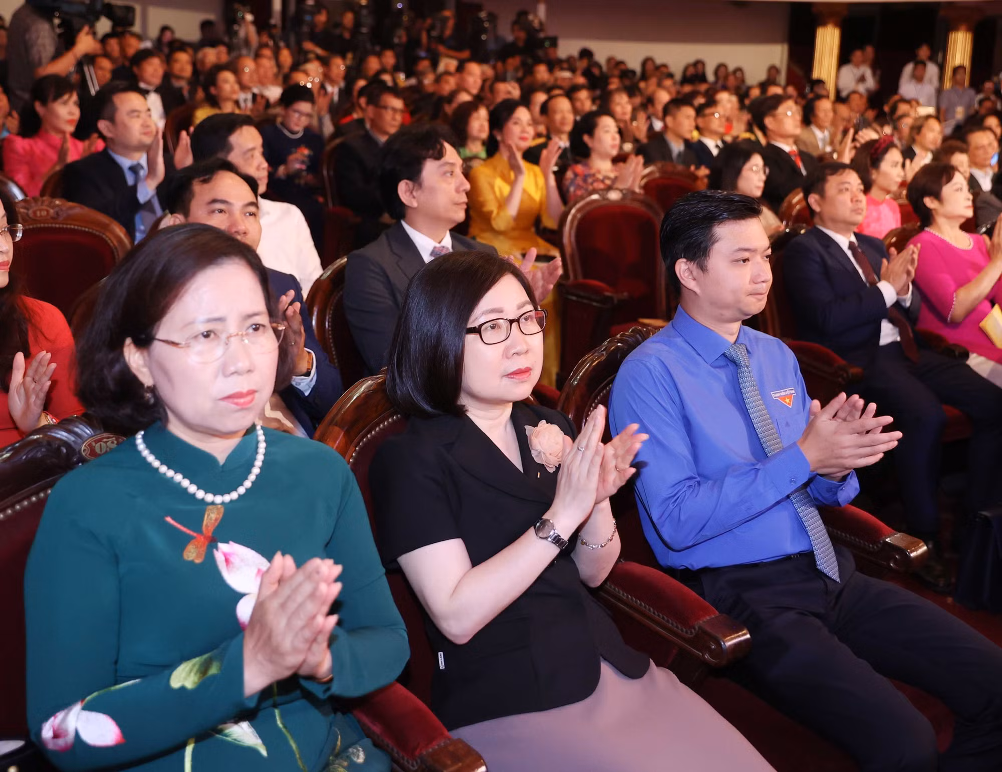 Chủ tịch nước Võ Văn Thưởng: Văn nghệ sỹ là những người thắp đuốc soi đường, vun trồng các giá trị tiến bộ, nhân văn ảnh 4