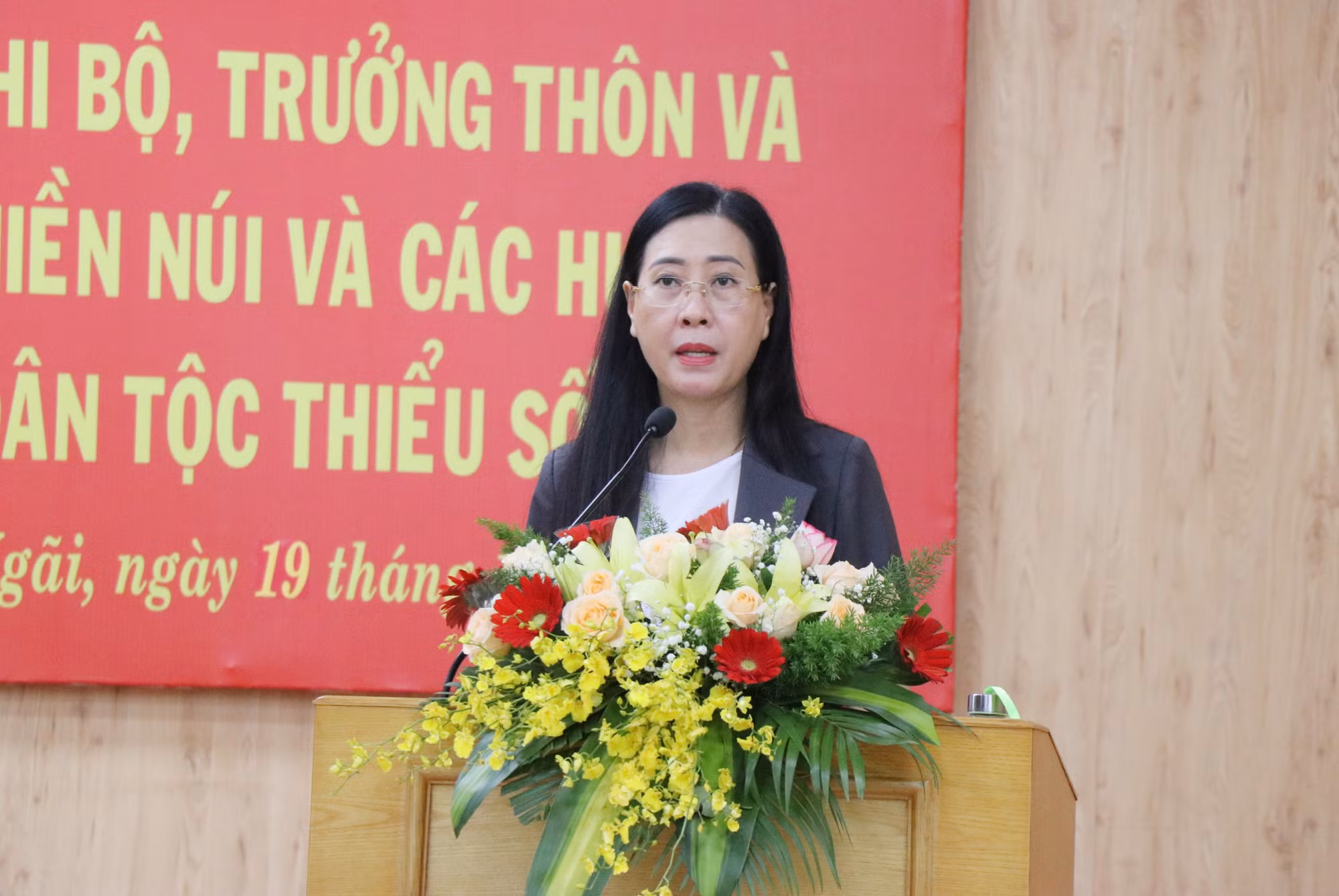 Lãnh đạo tỉnh Quảng Ngãi đối thoại với người có uy tín vùng đồng bào dân tộc thiểu số ảnh 1
