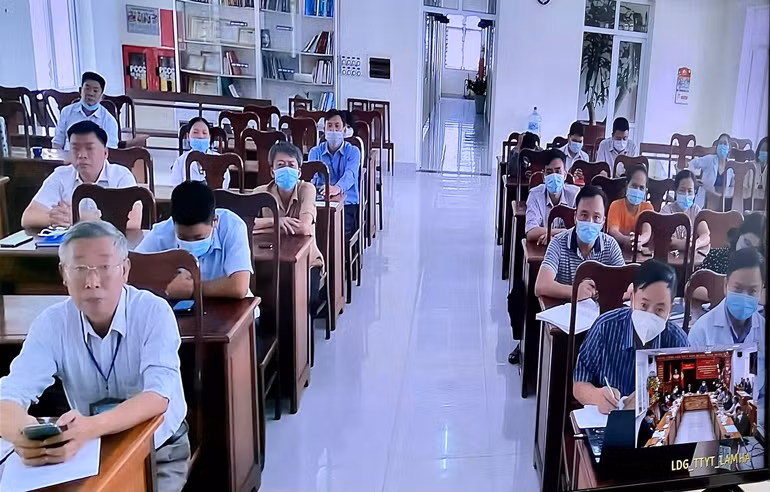 Thực hiện ca hội chẩn, khám chữa bệnh từ xa tại Trung tâm Y tế Lâm Hà (tỉnh Lâm Đồng). Ảnh: baolamdong.vn