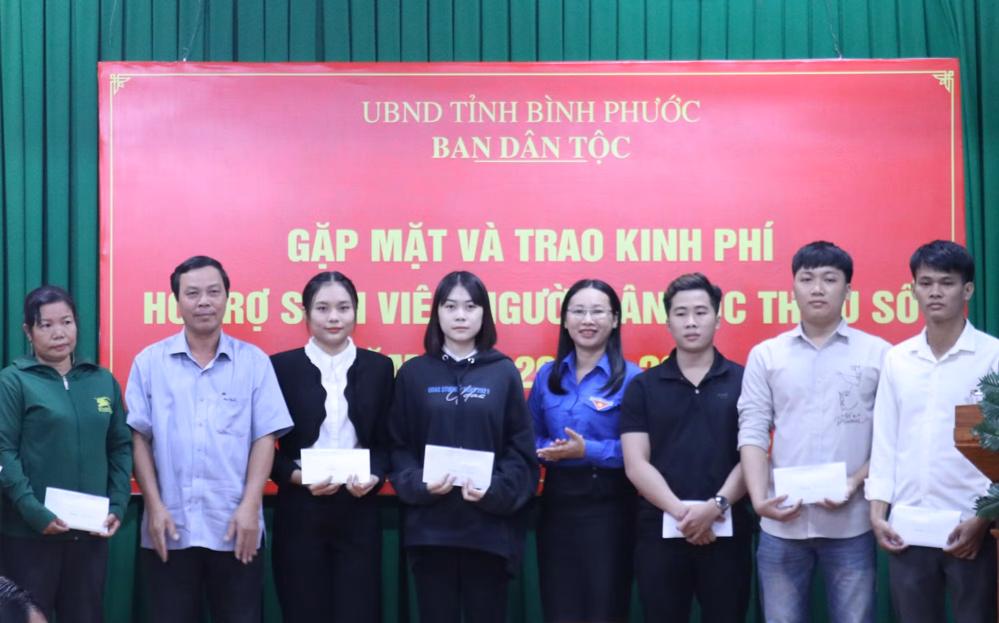 Bình Phước hỗ trợ kinh phí cho sinh viên người dân tộc thiểu số ảnh 2