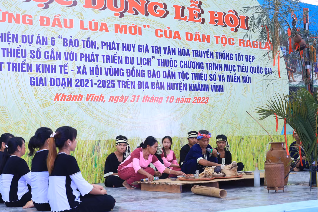 Gìn giữ phong tục Lễ hội ăn mừng lúa mới của đồng bào Raglai, T'rin ảnh 1