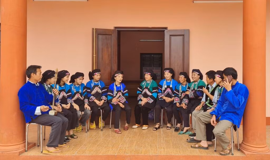 Gìn giữ vẻ đẹp trang phục dân tộc Bố Y tỉnh Lào Cai ảnh 2