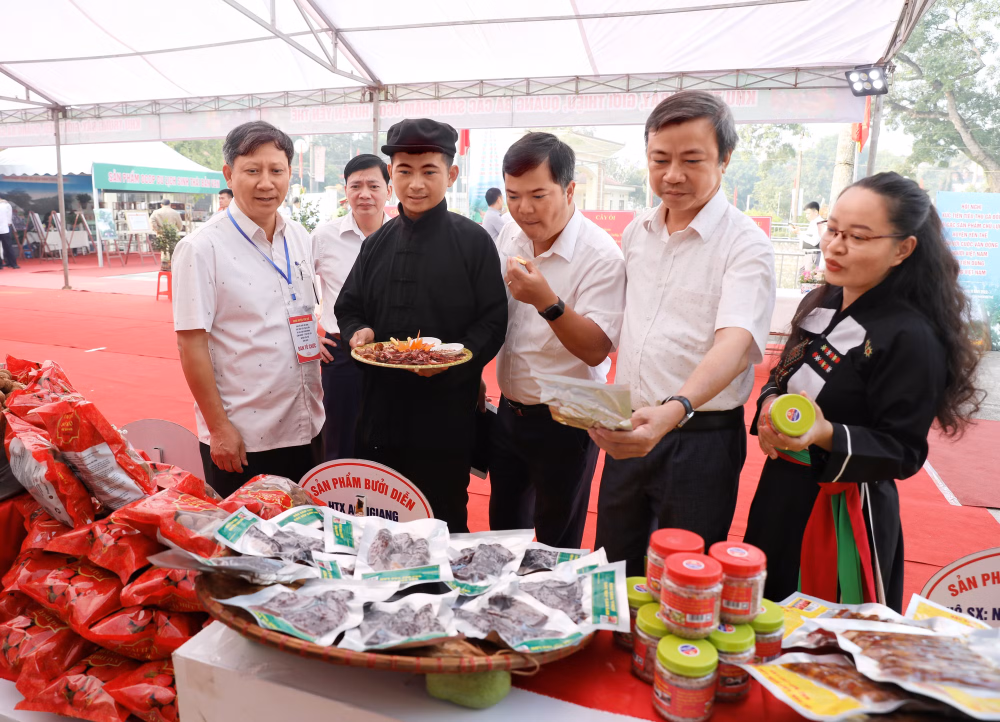 Xúc tiến tiêu thụ gà đồi Yên Thế ảnh 3