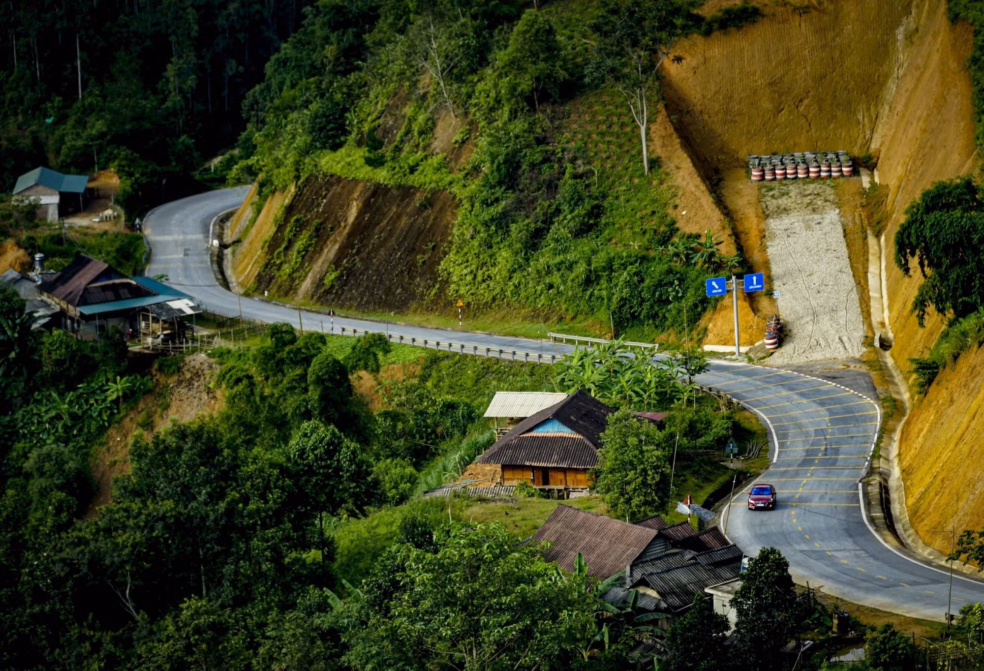Vẻ đẹp hùng vĩ của đèo Pha Đin (Điện Biên) ảnh 6