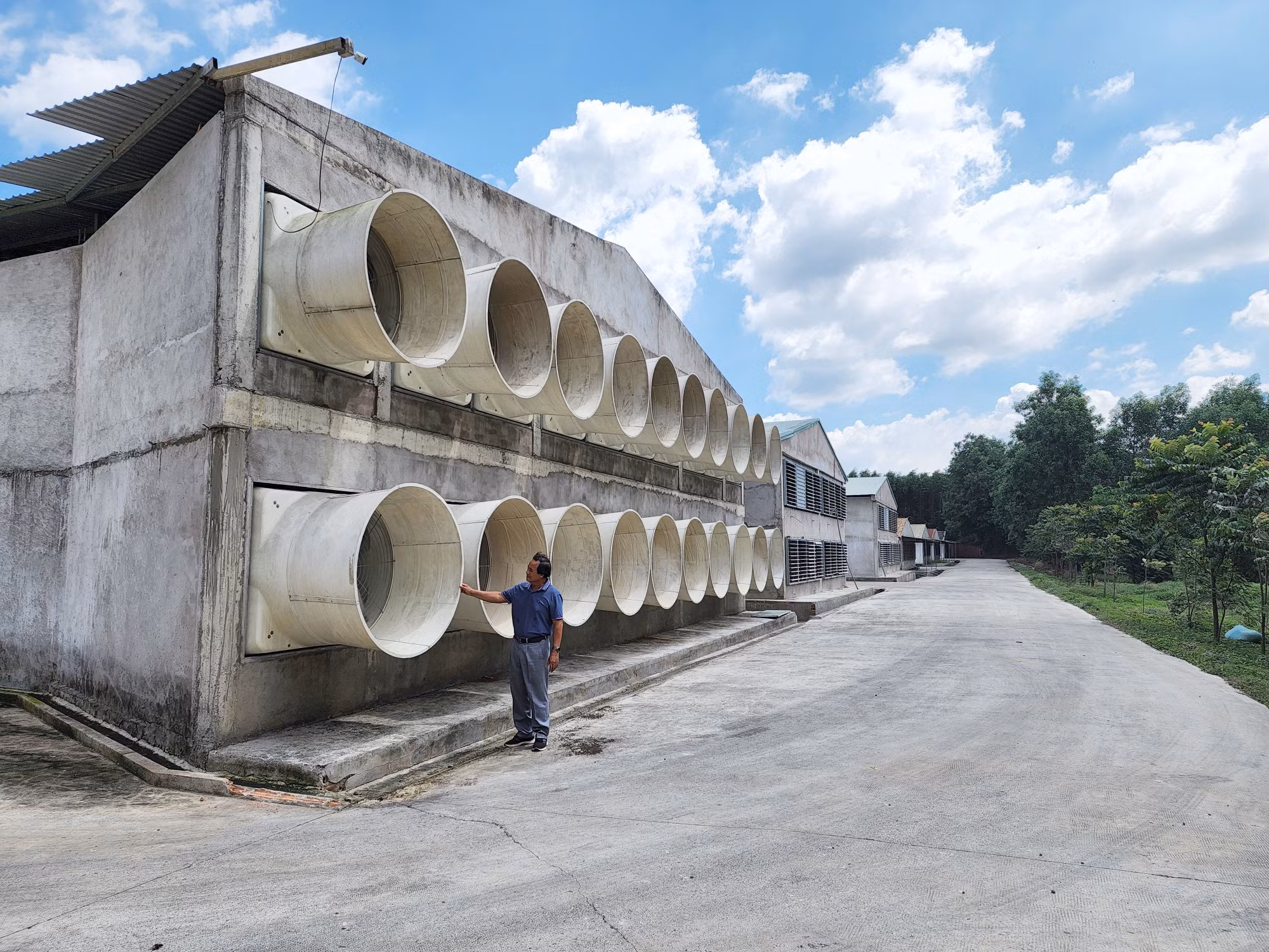 Ông Lê Văn Quyết đi đầu trong chăn nuôi công nghệ cao ảnh 2