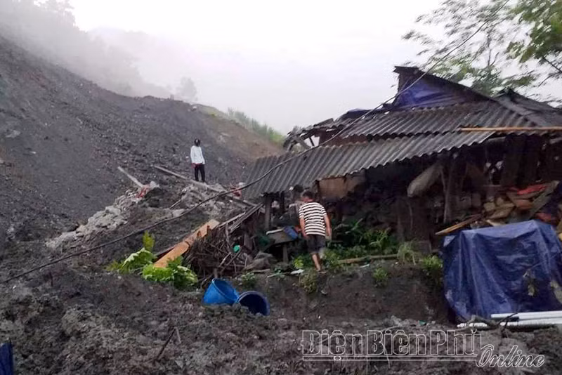Điện Biên: Cần di dời khẩn cấp người dân ra khỏi vùng nguy cơ sạt lở ảnh 1
