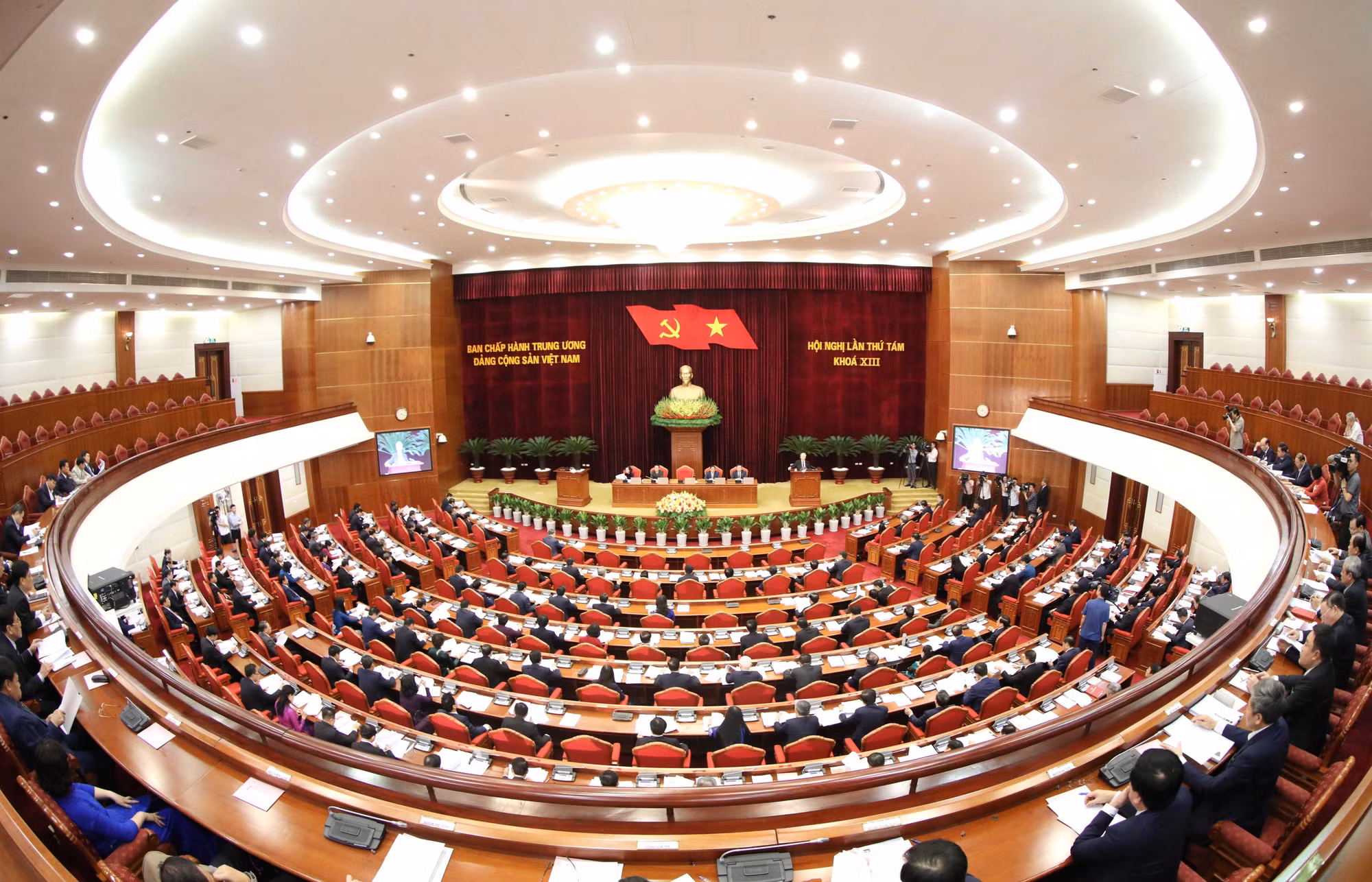 Ngày làm việc thứ nhất Hội nghị Trung ương 8 khóa XIII ảnh 1