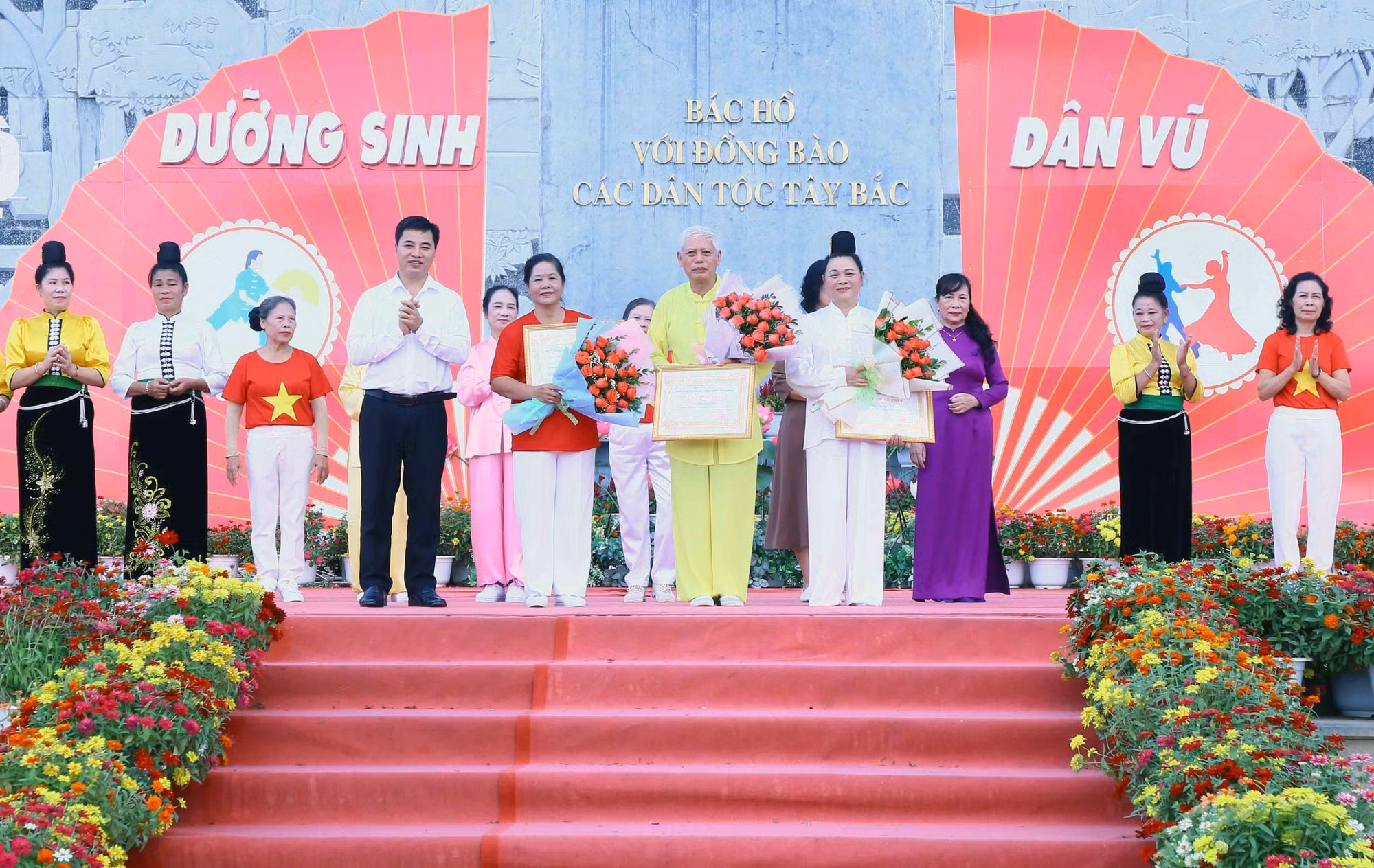 Ngày Quốc tế Người cao tuổi 1/10: Quan tâm nâng cao đời sống tinh thần, thể chất cho người cao tuổi ảnh 7
