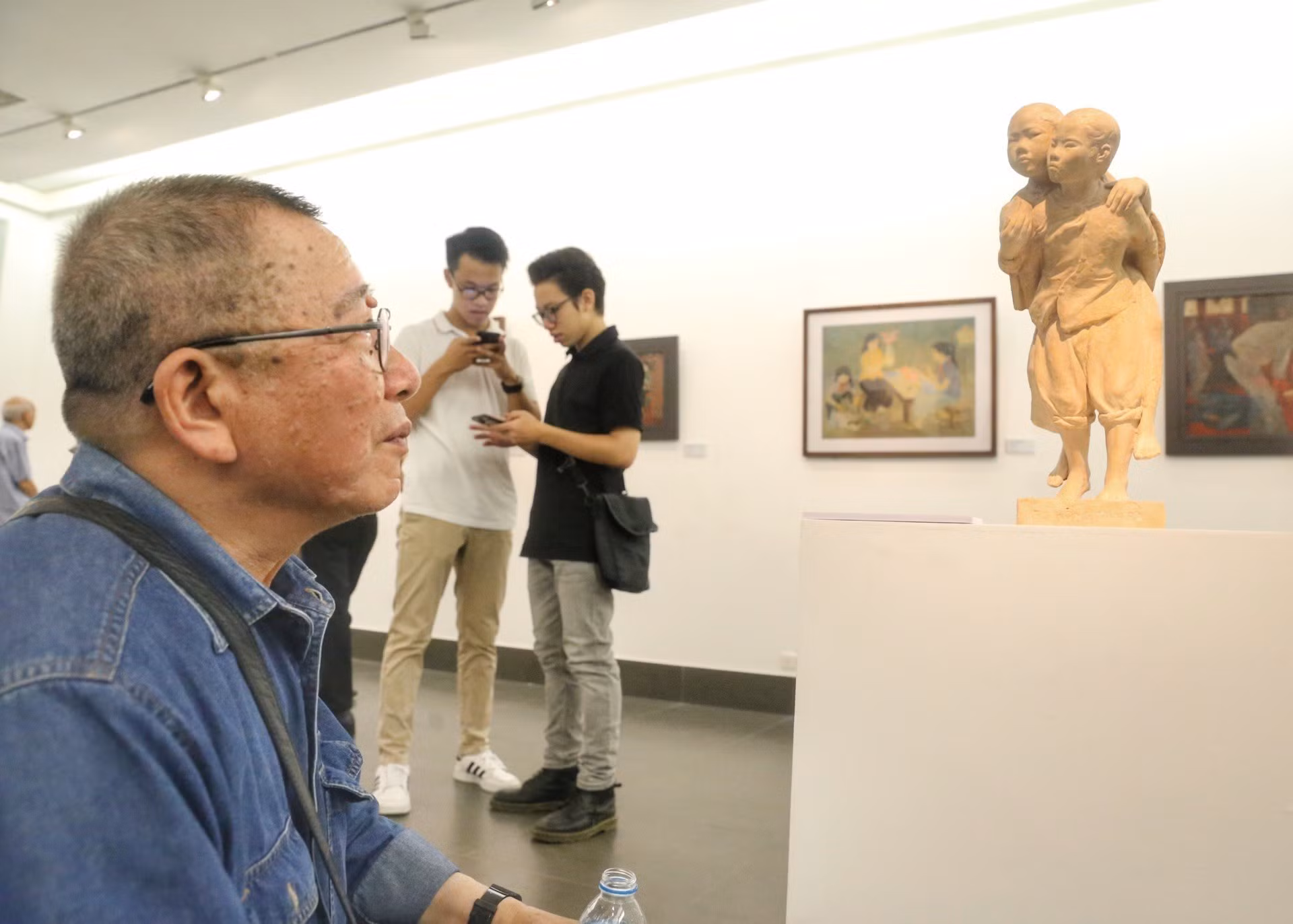 Khai mạc Triển lãm mỹ thuật “Truyền thống hiếu học” ảnh 3
