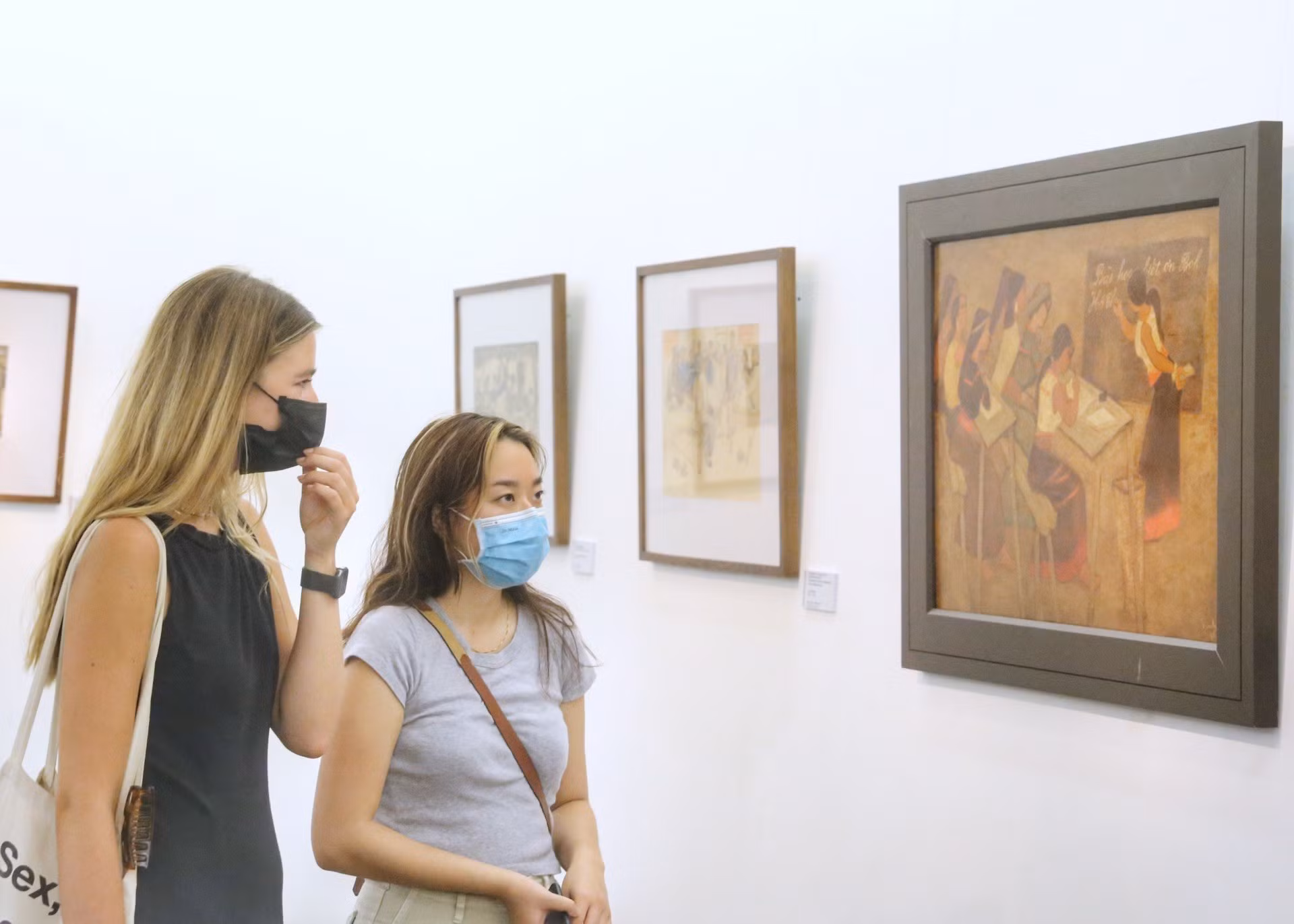 Khai mạc Triển lãm mỹ thuật “Truyền thống hiếu học” ảnh 4