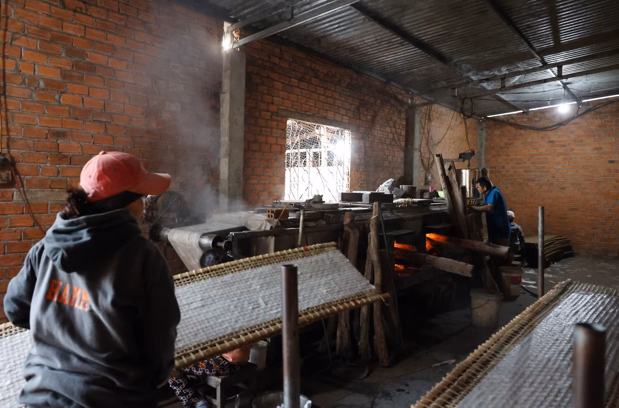 Làng nghề bánh tráng Hòa Nhơn "chạy" đơn hàng Tết ảnh 3