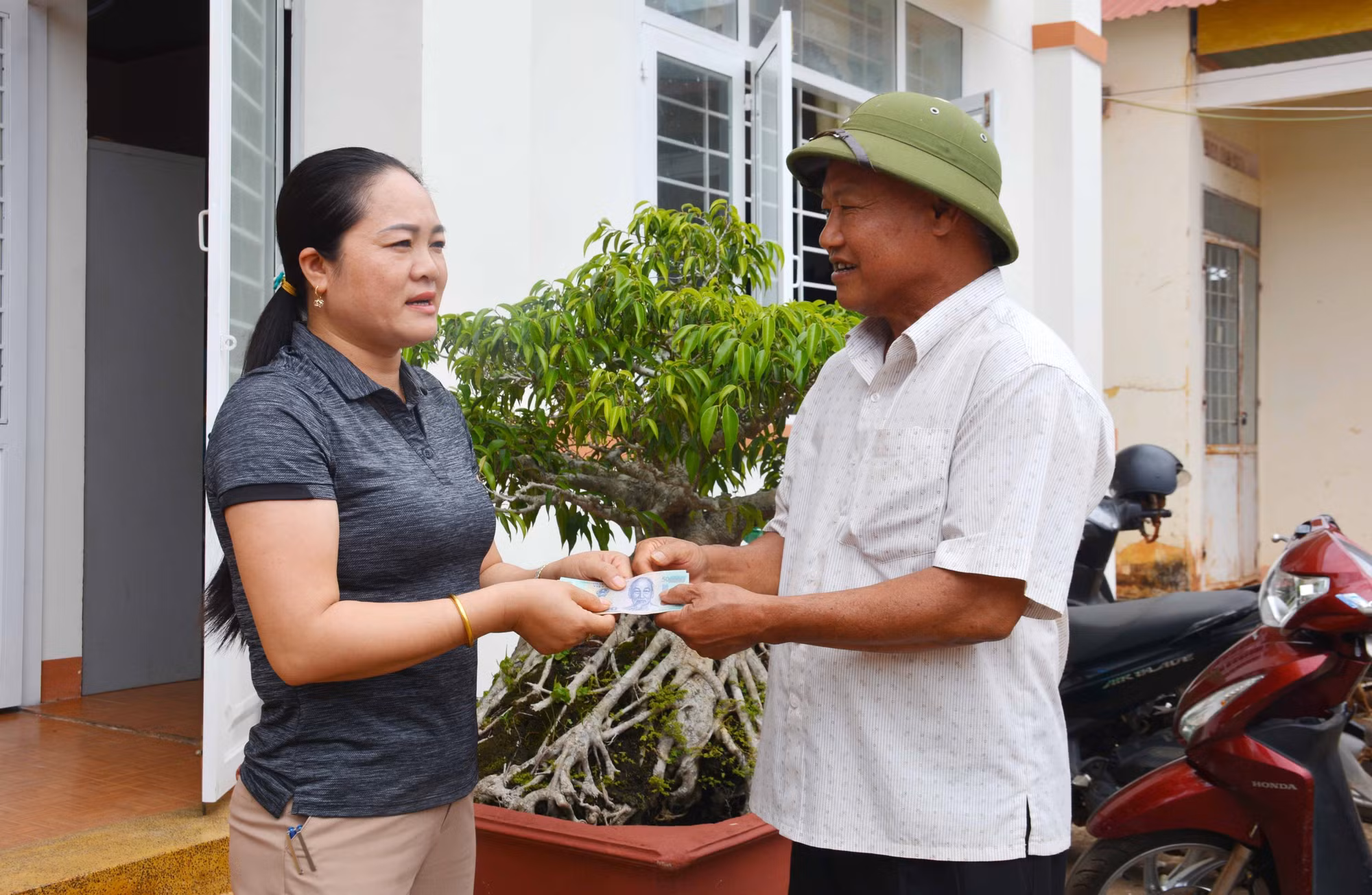 Đắk Lắk: Buôn làng ấm áp tình quân dân ảnh 3