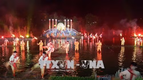 Kinh thành Thăng Long tái hiện sinh động tại vở diễn Tinh hoa Bắc Bộ. Ảnh: Đinh Thuận - TTXVN