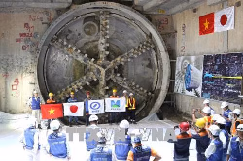 Lễ đón máy khoan hầm TBM thứ 2. Ảnh: Trần Xuân Tình – TTXVN