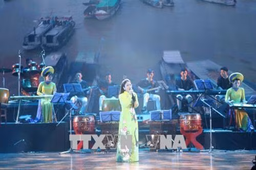Một tiết mục biểu diễn trong chương trình Khai mạc Liên hoan Ca Múa Nhạc toàn quốc năm 2018 (đợt 1). Ảnh: Chu Hiệu - TTXVN