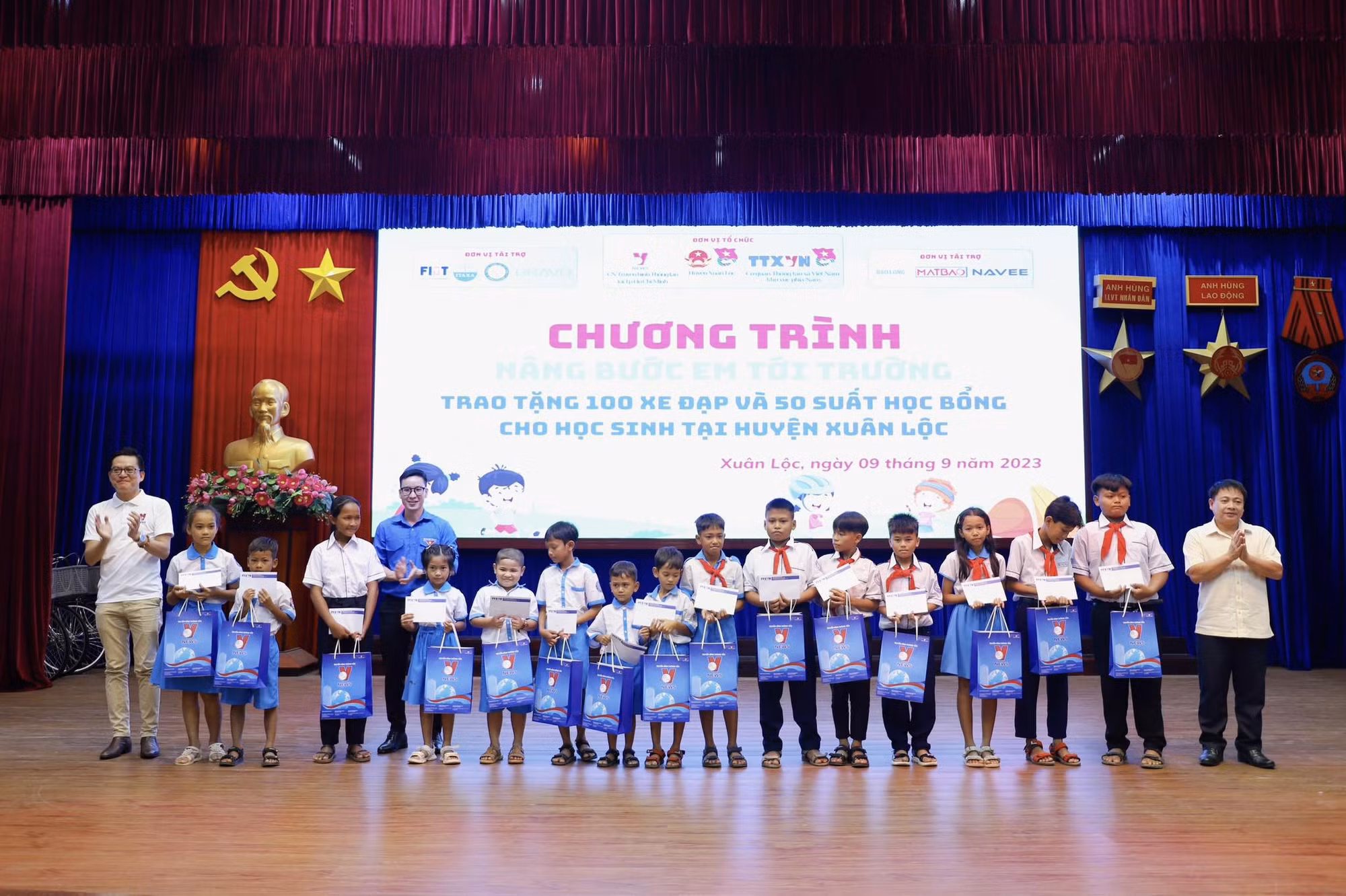 Thanh niên TTXVN trao học bổng cho học sinh nghèo vượt khó ở Đồng Nai ảnh 3