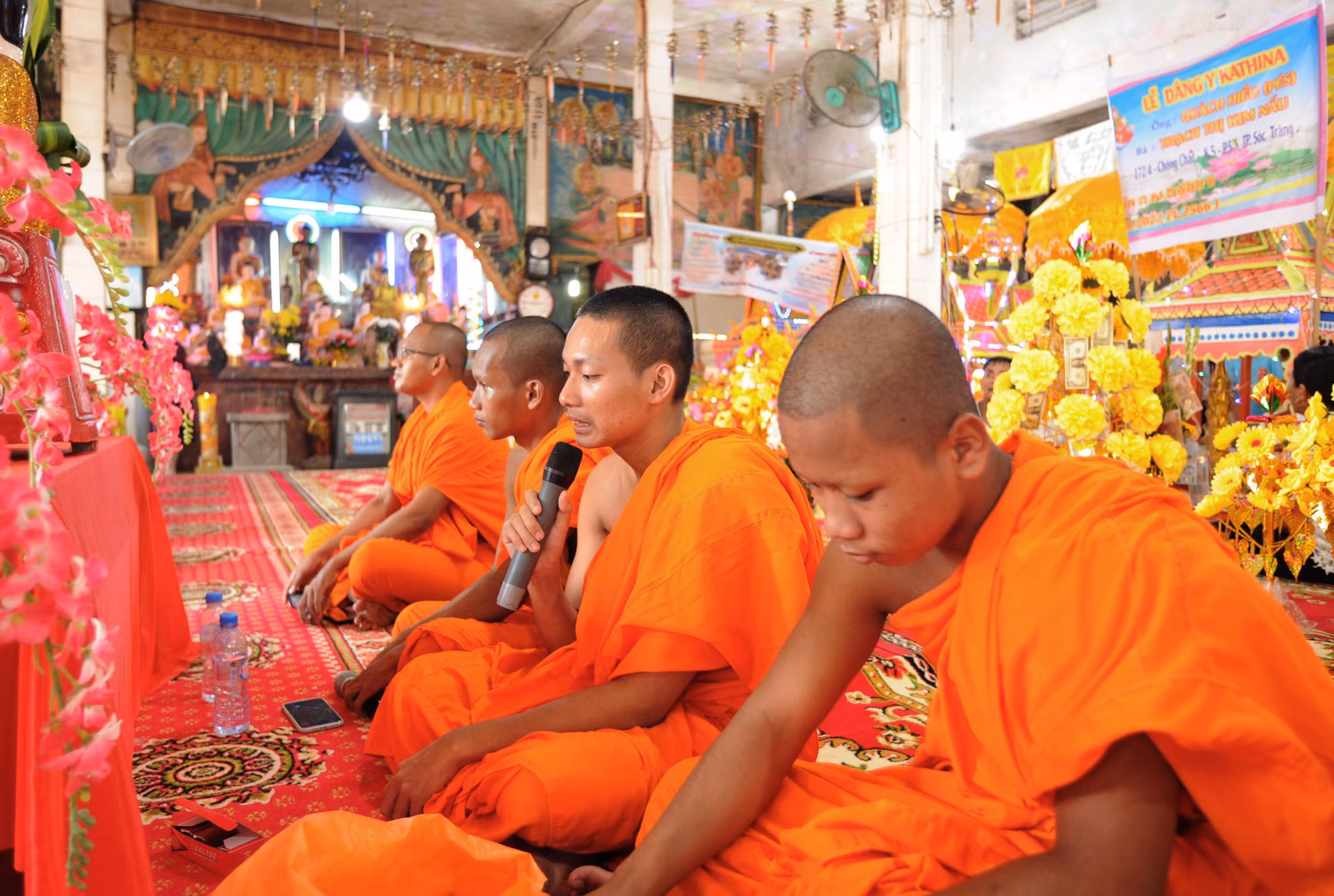 Rộn ràng Lễ dâng y Kathina ở chùa Som Rong ảnh 8