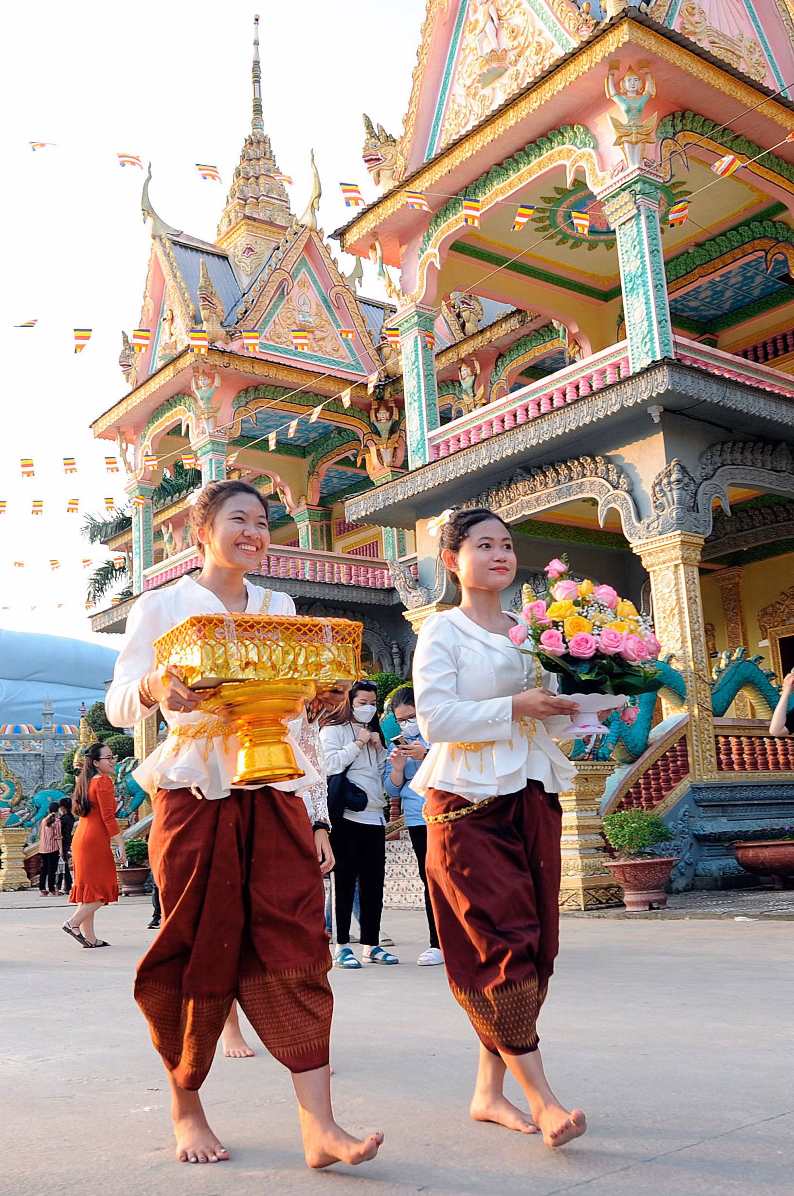 Rộn ràng Lễ dâng y Kathina ở chùa Som Rong ảnh 5