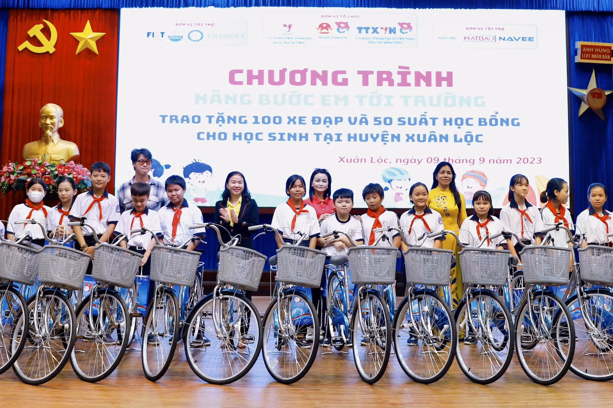 Thanh niên TTXVN trao học bổng cho học sinh nghèo vượt khó ở Đồng Nai ảnh 1