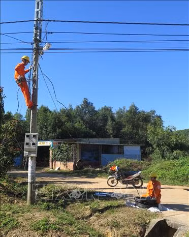 Công ty Điện lực Kon Tum: Thắp sáng những đường quê vùng sâu ảnh 1