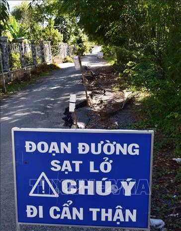 Đồng Tháp thiệt hại hơn 8,2 tỉ đồng do sạt lở ảnh 2