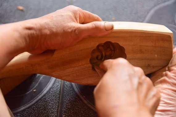 Những người “giữ lửa” nghề làm khuôn bánh Trung thu truyền thống ảnh 3