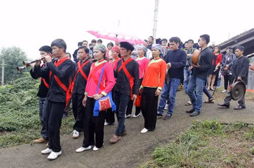 Đoàn nhà trai xuất phát