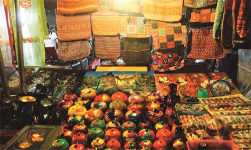 Quầy bán hàng thủ công mỹ nghệ