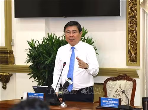 Chủ tịch UBND Thành phố Hồ Chí Minh Nguyễn Thành Phong phát biểu tại hội nghị. Ảnh: Trần Xuân Tình - TTXVN