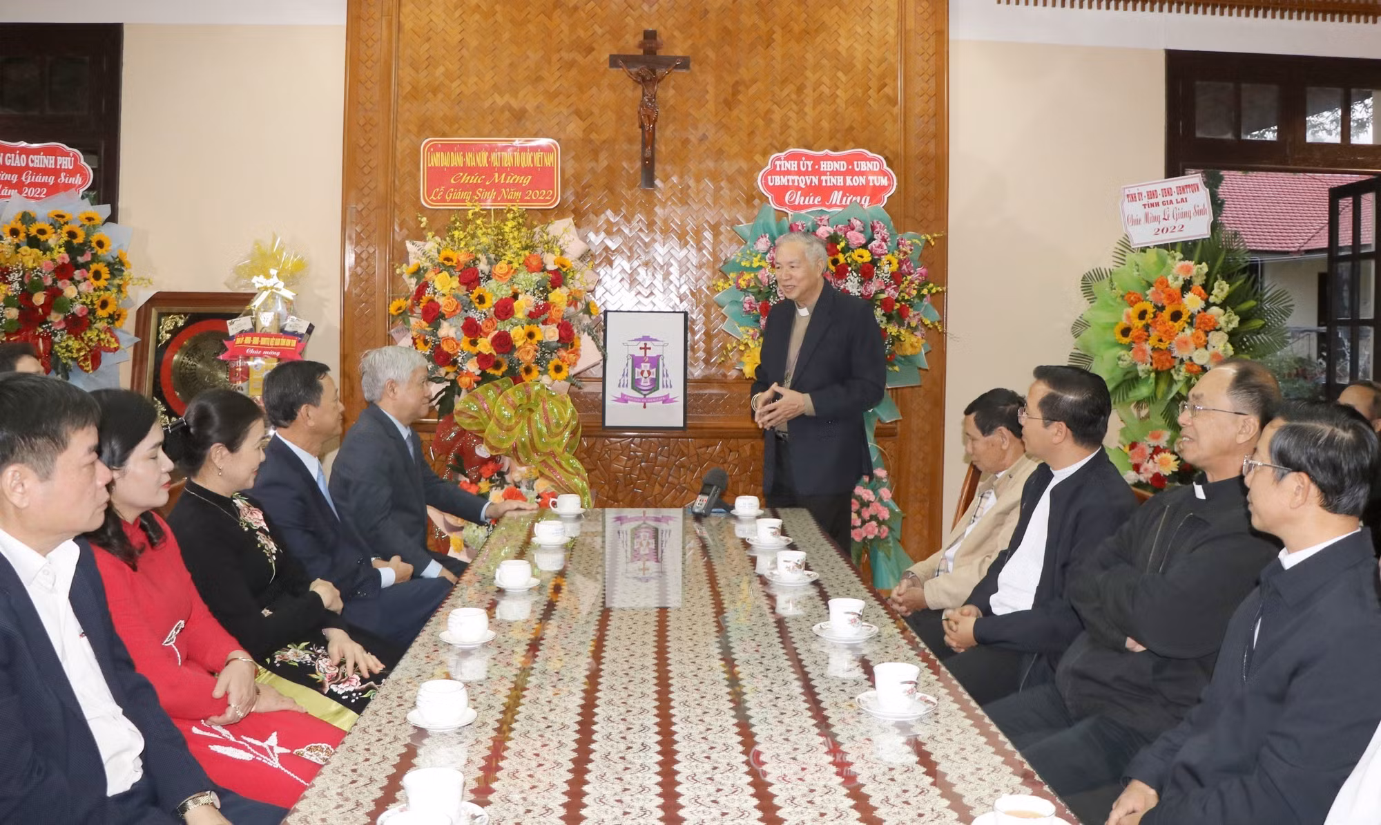 Chủ tịch Ủy ban Trung ương Mặt trận Tổ quốc Việt Nam chúc mừng Giáng sinh tại Kon Tum ảnh 3