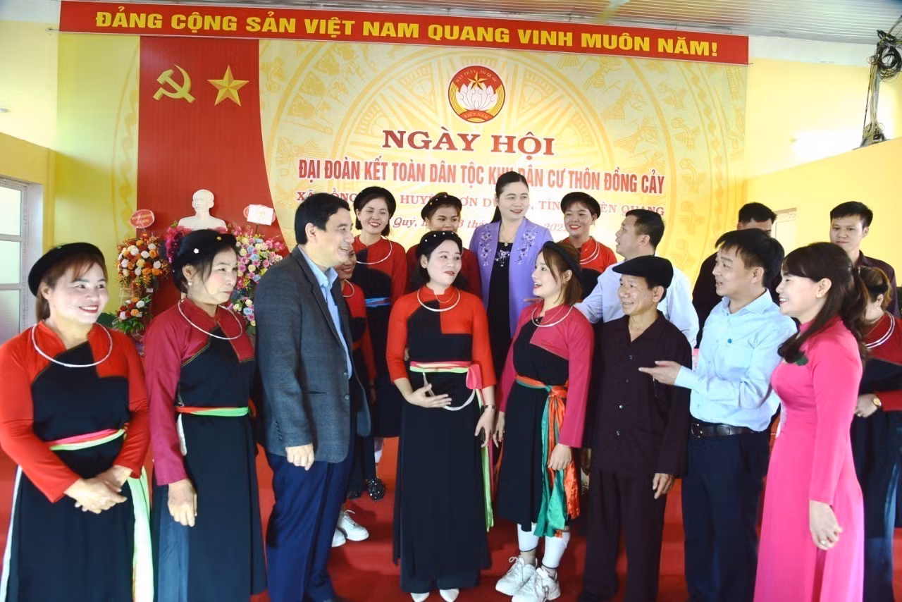 Đồng chí Nguyễn Đắc Vinh dự Ngày hội Đại đoàn kết tại huyện Sơn Dương ảnh 2