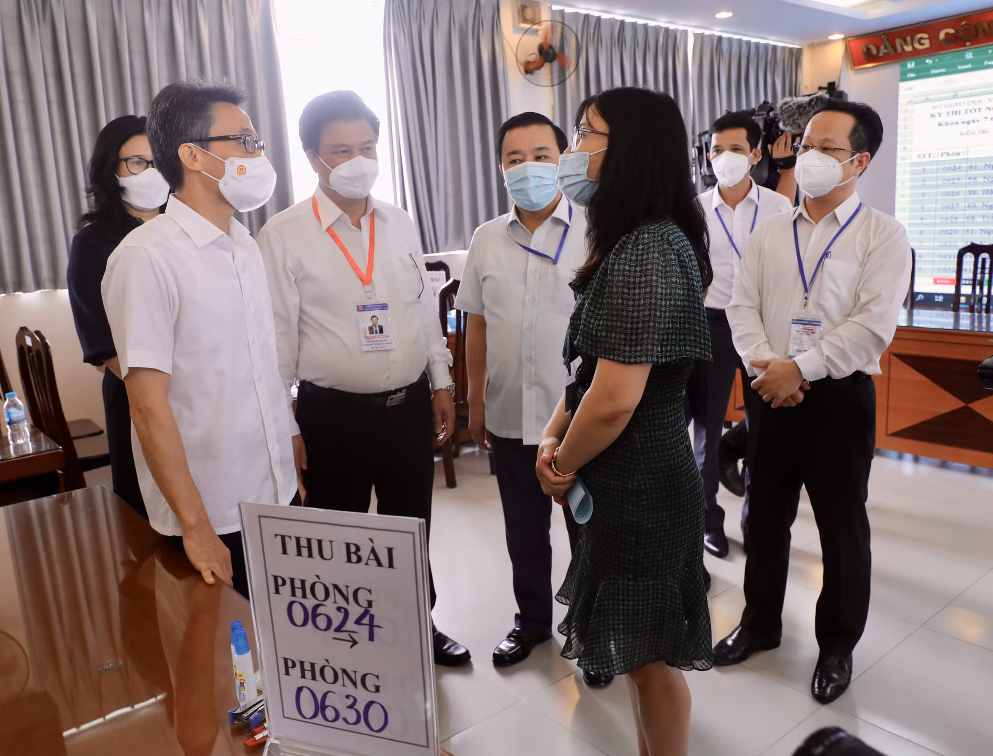 Kỳ thi tốt nghiệp Trung học Phổ thông năm 2022: Phó Thủ tướng Chính phủ Vũ Đức Đam động viên phụ huynh và thí sinh Hà Nội ảnh 1