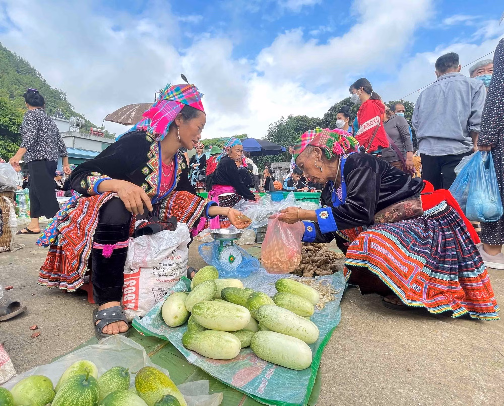 Lai Châu: Chợ phiên góp phần gìn giữ nét văn hóa dân tộc ảnh 4
