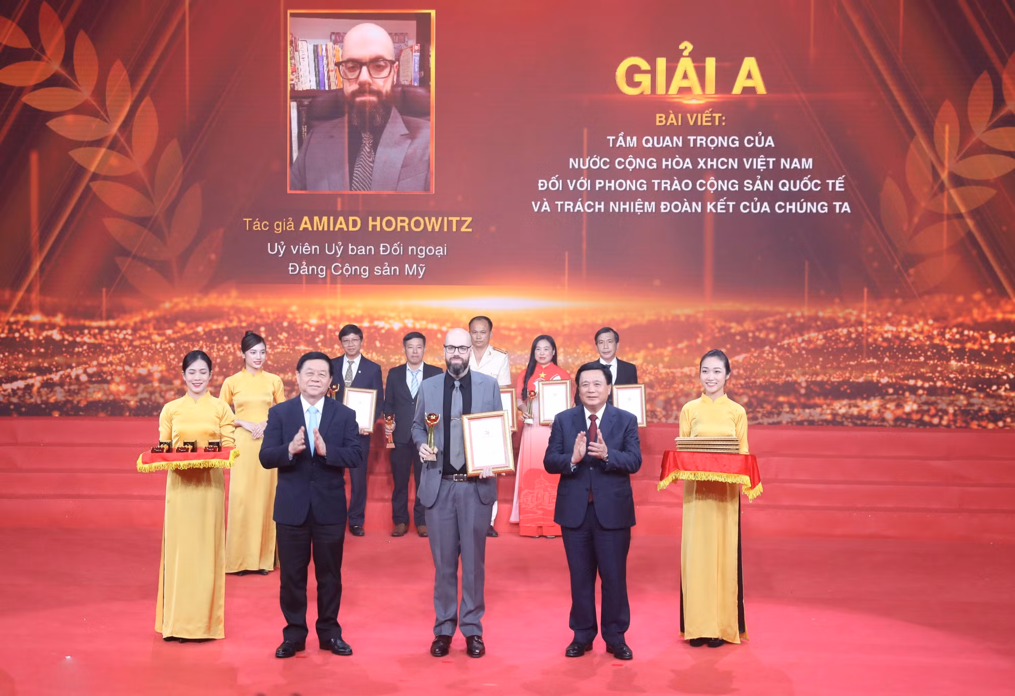 Trao giải Cuộc thi viết chính luận về bảo vệ nền tảng tư tưởng của Đảng, đấu tranh phản bác các quan điểm sai trái, thù địch ảnh 6