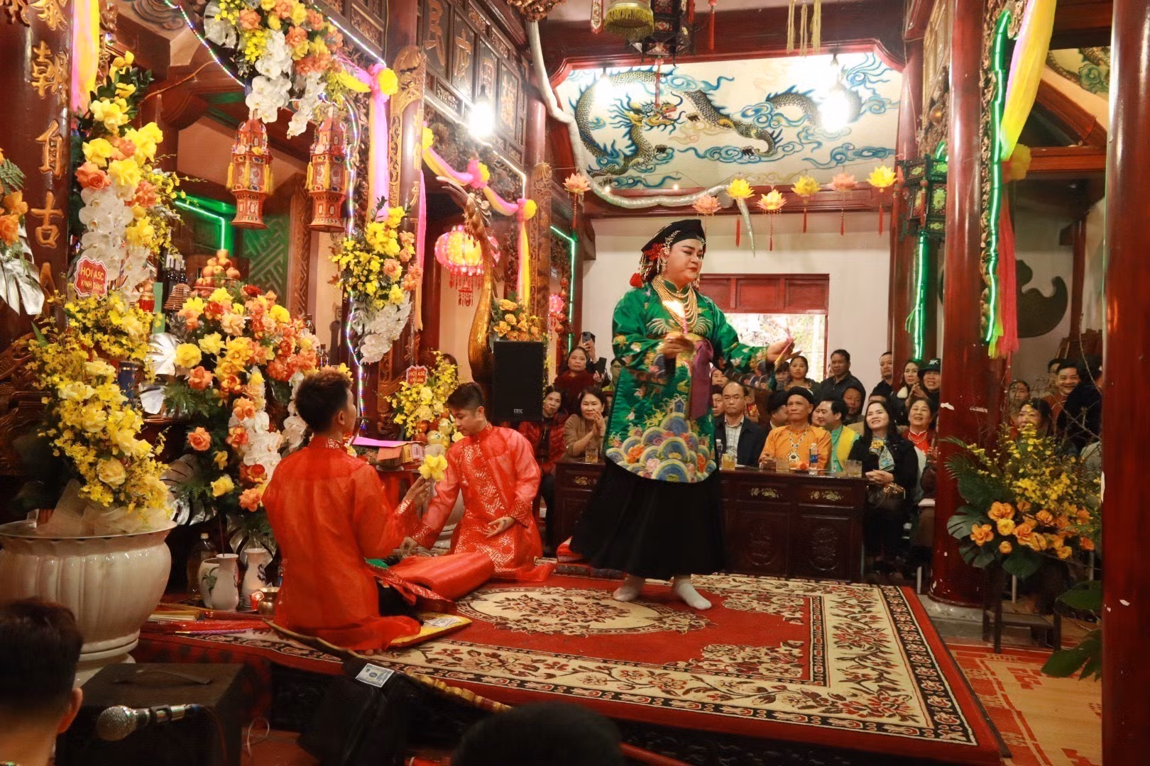 Thanh Hóa: Đưa hát văn, hát chầu văn đến gần hơn với công chúng ảnh 1