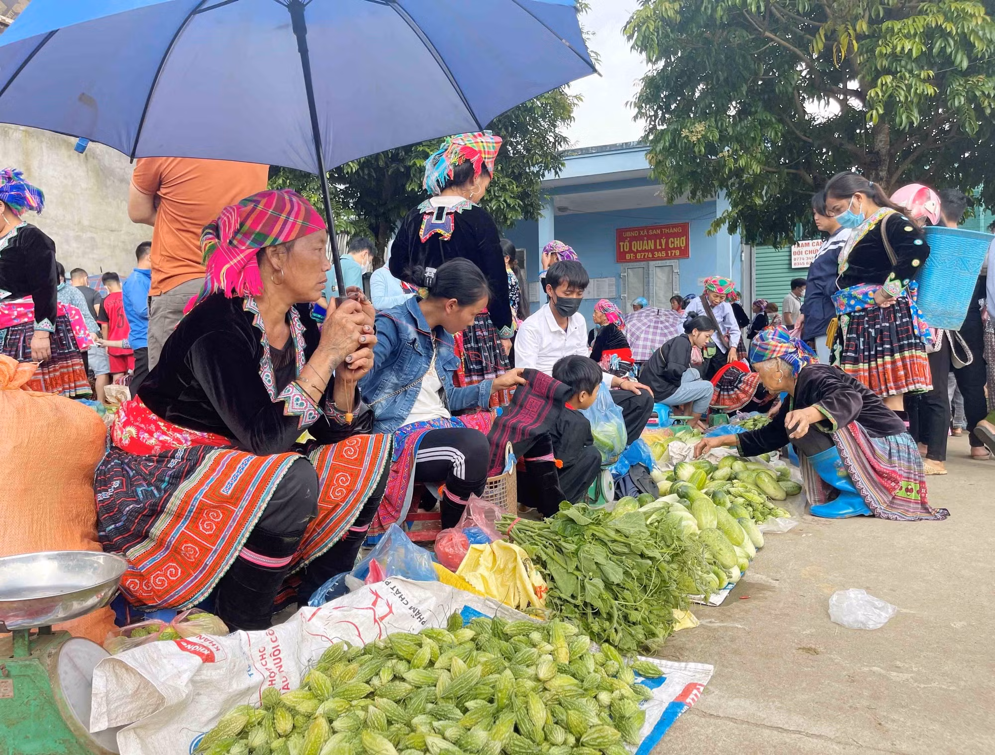 Lai Châu: Chợ phiên góp phần gìn giữ nét văn hóa dân tộc ảnh 6